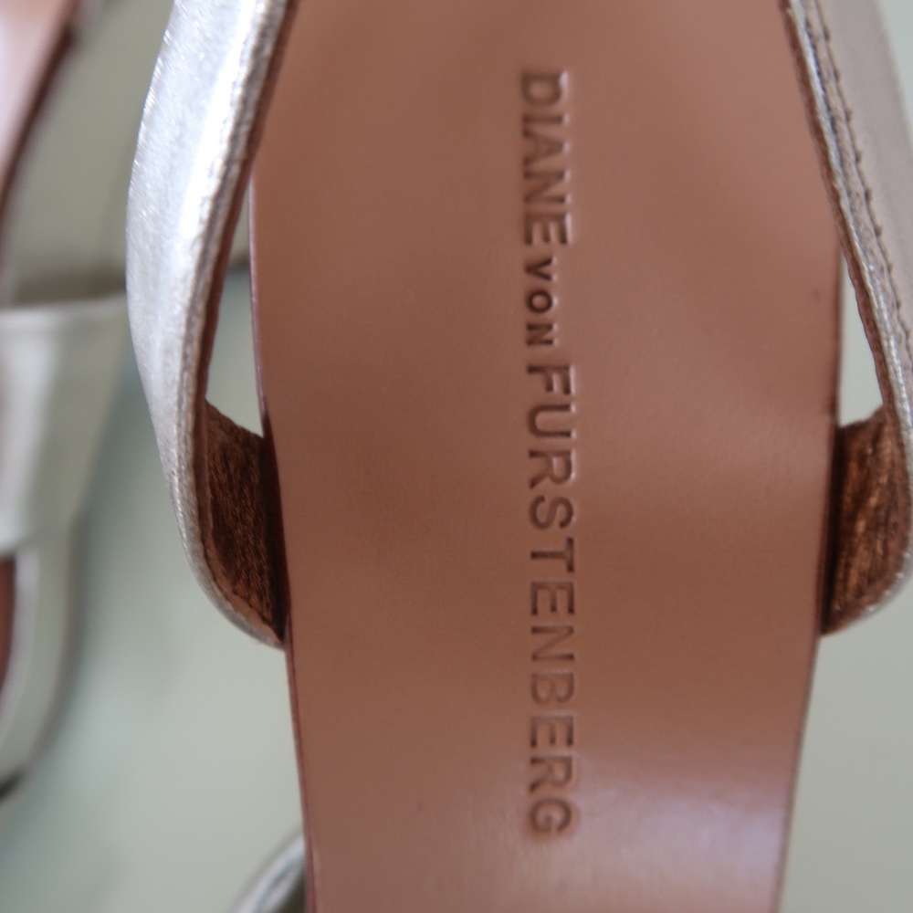 silver pumps - Picture 2 of 3